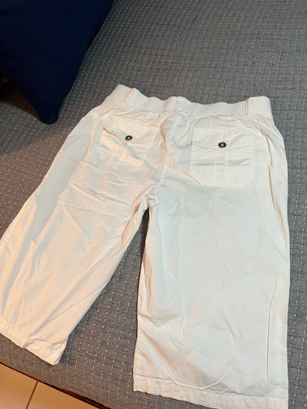 Chico's White Elastic Waist Capri Pants